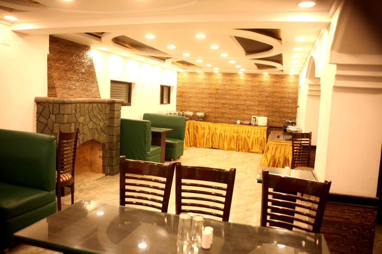 Hotel New Park At Dal Lake Srīnagar Esterno foto